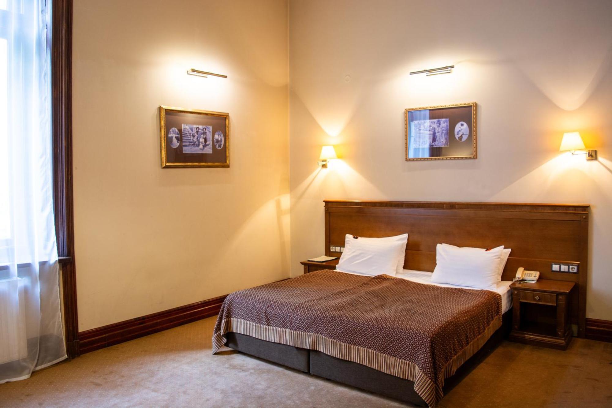 George Hotel Лвив Екстериор снимка