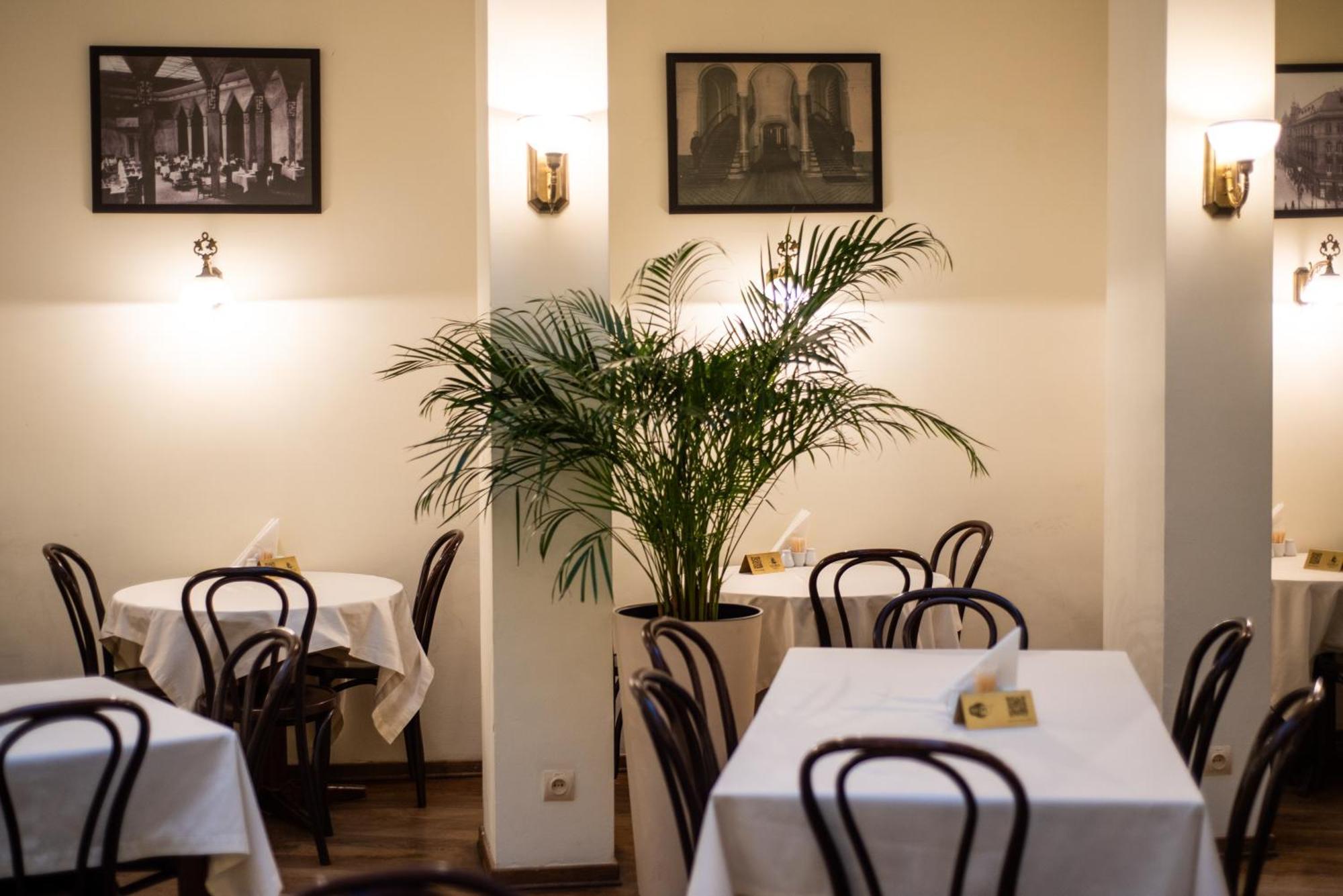 George Hotel Лвив Екстериор снимка