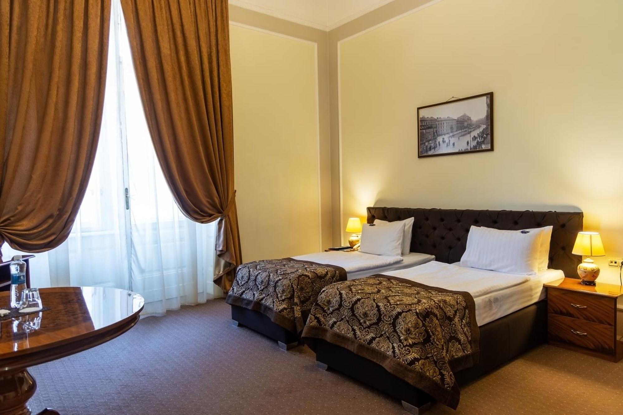 George Hotel Лвив Екстериор снимка