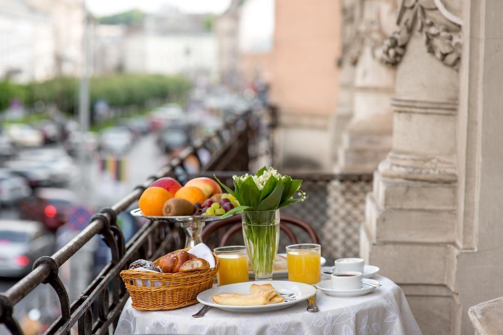 George Hotel Лвив Екстериор снимка