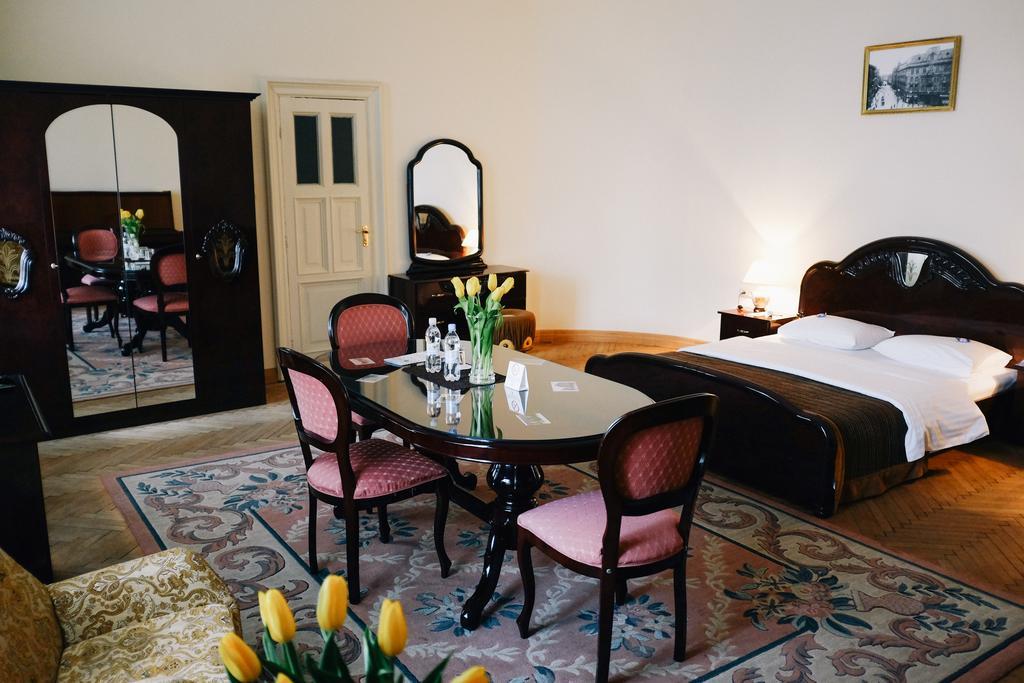 George Hotel Лвив Екстериор снимка