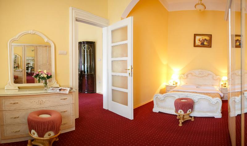 George Hotel Лвив Екстериор снимка