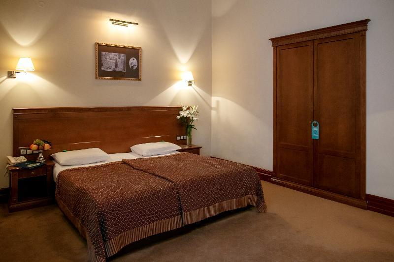 George Hotel Лвив Екстериор снимка